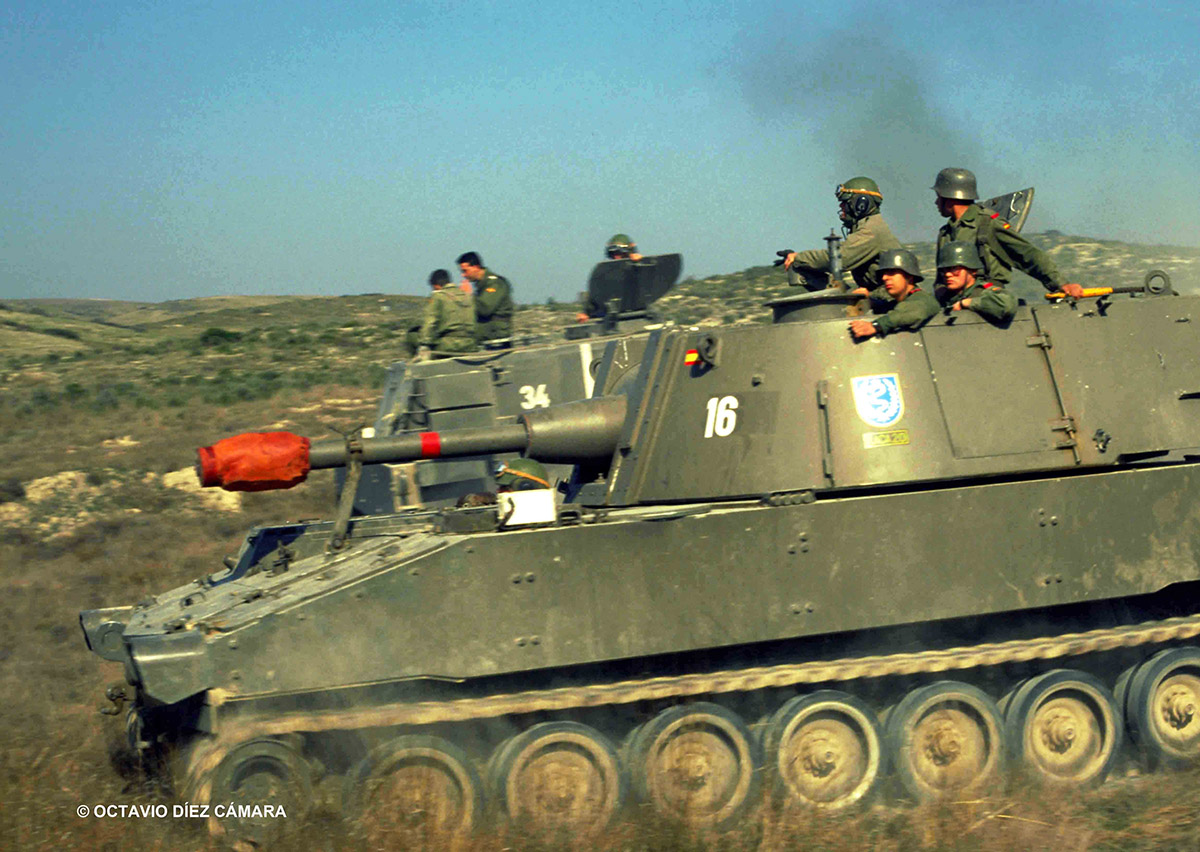 Se han mantenido activas varias familias de obuses autopropulsados y ahora hay que apostar por combinar ese material con piezas sobre chasis de ruedas. (Octavio Dez Cmara)